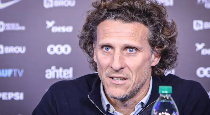 Forlán presenta su primera prelista con Uruguay: la ausencia de Luis Suárez y la presencia de Merentiel
