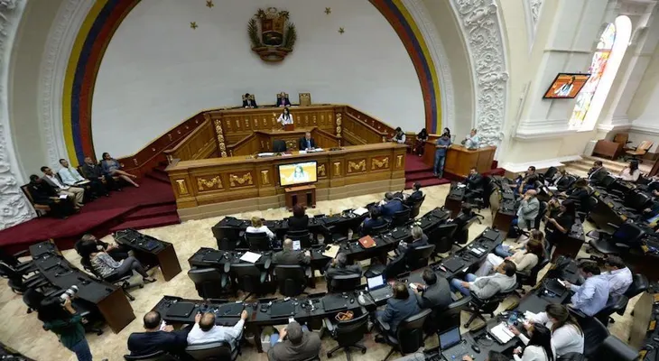 Sesiona Asamblea Nacional de Venezuela y desconoce a la Constituyente