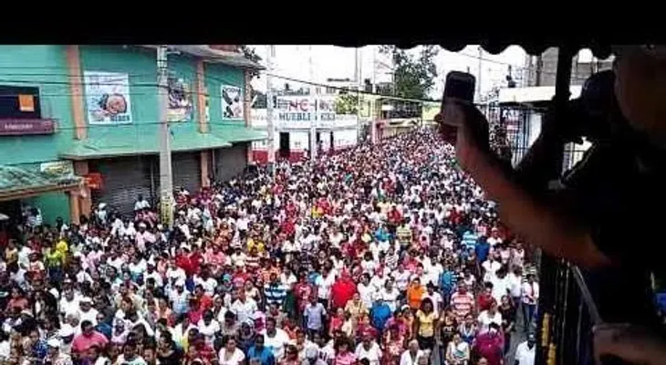 Miles de feligreses asisten a viacrucis en Viernes Santo 