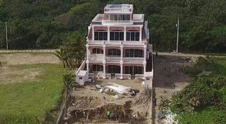 Se desploma mansión de millonario ruso en Cabarete
