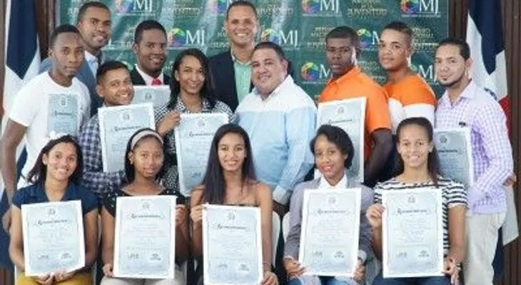 MJ concluye proceso de entrega de certificados a finalistas PNJ2017