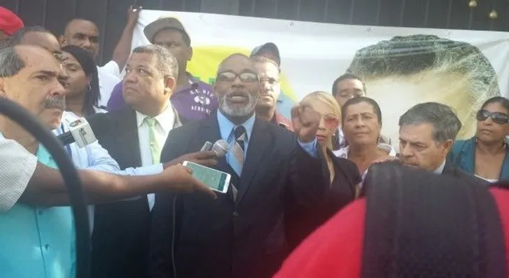 Niegan entrada a Jiménez al Club del Legislador, donde sería proclamado candidato 