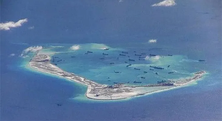 China construye una pista de aterrizaje en las disputadas islas Spratly