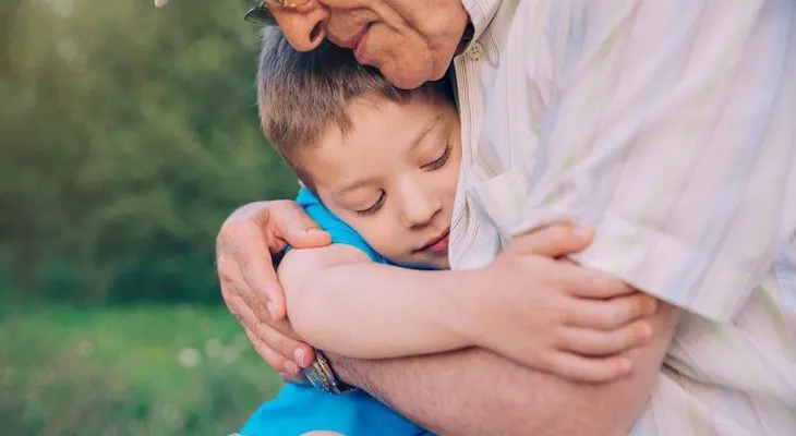Abuelos que cuidan a sus nietos dejan marcas en el alma