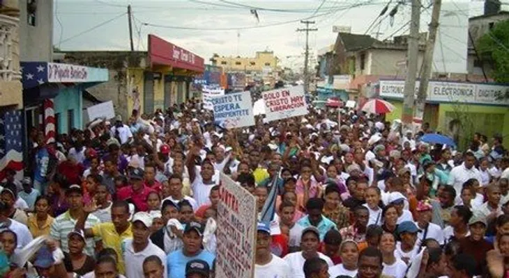 En Los Alcarrizos, evangélicos  marchan "por la paz y la no violencia"