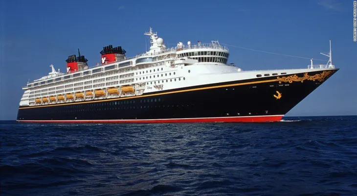 Crucero de Disney recoge a 12 supuestos inmigrantes cubanos en alta mar