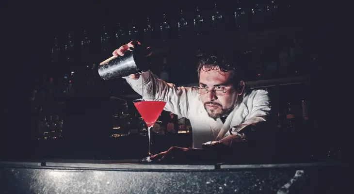 Chef líquido; el mexicano que conquistó Nueva York con sus cocteles
