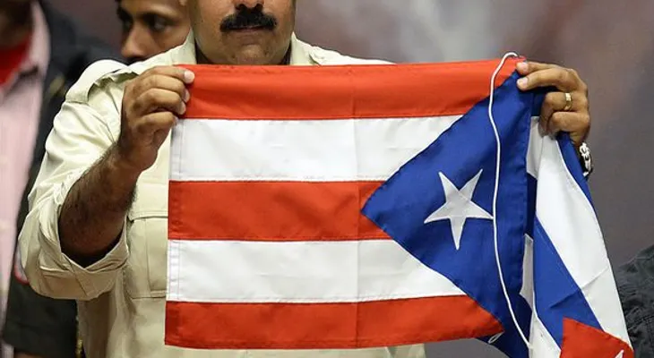 Nicolás Maduro confunde bandera de Puerto Rico con la de Cuba 