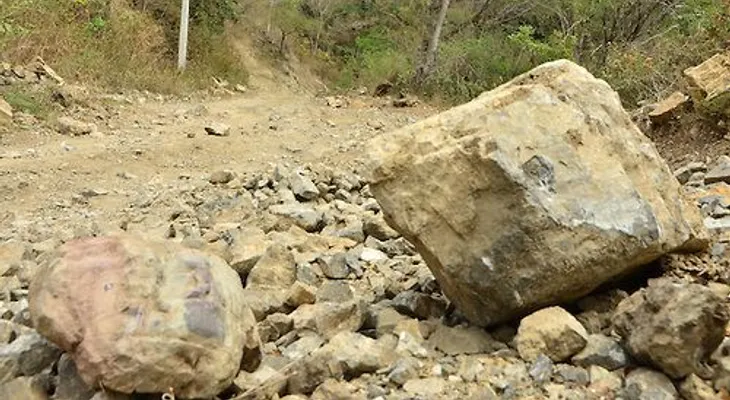 Cadena humana en la cordillera Central en reclamo de carretera y de escuelas