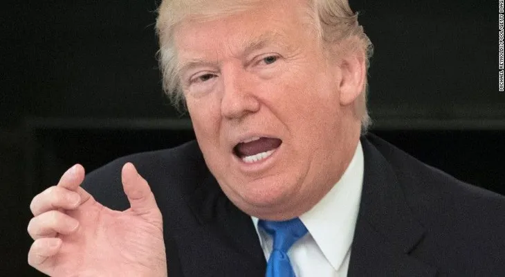 ¿Puede Trump otorgarse el perdón a sí mismo?