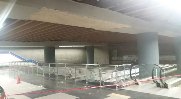 Se desprende empañete de viga en estación del Metro
