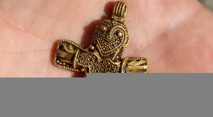 Un arqueólogo halla un crucifijo que puede reescribir la historia del cristianismo
