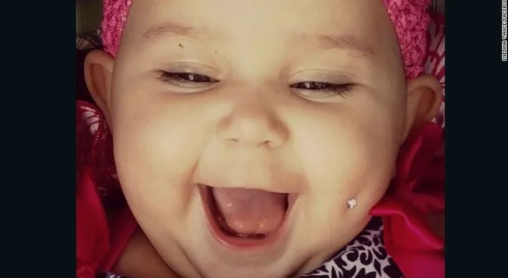 ¿Una bebé con piercing;? Esta foto se convirtió en la peor pesadilla de todos los padres