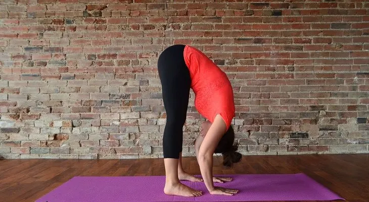 2 sencillas poses de yoga necesitas para balance físico y mental