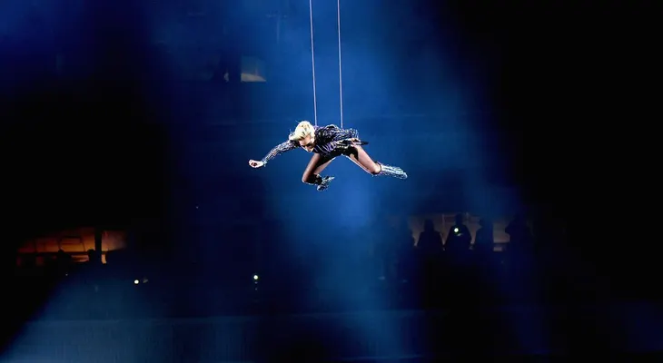 El falso salto de Lady Gaga durante su show en el Super Bowl LI
