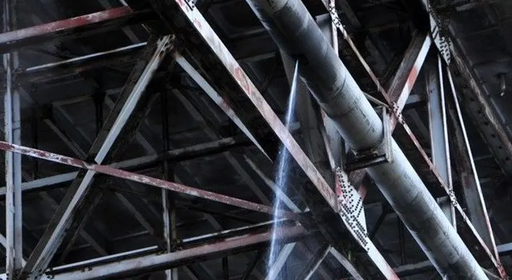 CAASD promete reparar fugas en el puente de la 17