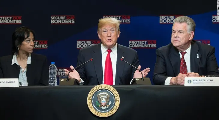 Trump despierta una tormenta de inmigración y culpa a los demócratas por los problemas de los niños en la frontera