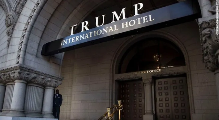 Un hombre se prendió fuego frente al Hotel Trump en Washington