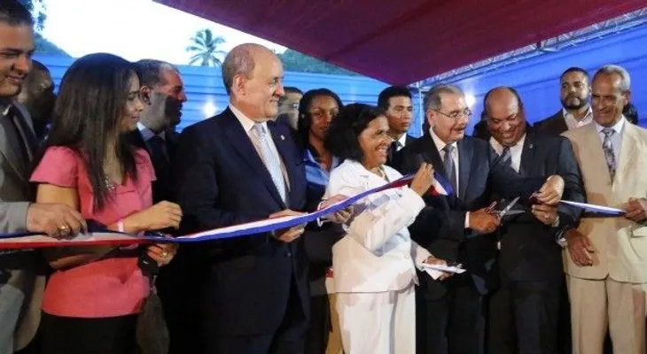 Danilo Medina entrega liceo en Nagua