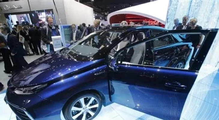 Toyota lanza vehículo que funciona con hidrógeno