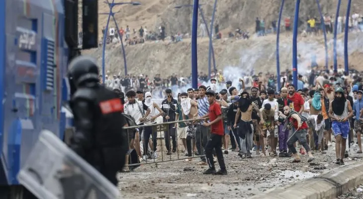 Siguen retornos de migrantes a Marruecos desde Ceuta, aunque bajan; crecen cifras de fallecidos