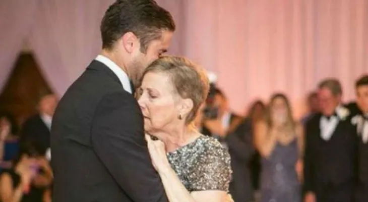 La mama del novio falleció y ella la reemplazó el día de su boda