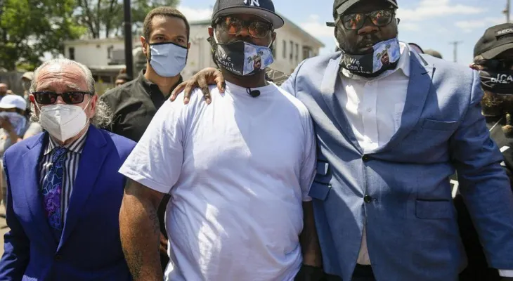 Autopsia ordenada por familia confirma que George Floyd murió por asfixia
