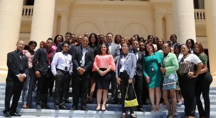 Jóvenes realizan recorrido en instalaciones del Palacio Nacional