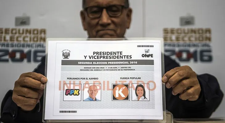 Los peruanos eligen a su próximo presidente en segunda vuelta electoral
