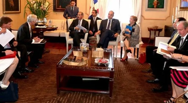 Ejecutivos multinacional VF se reúnen con Danilo Medina