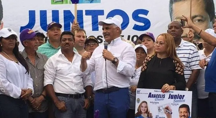 Miguel Vargas y Junior Santos encabezan marcha-caravana en Los Alcarrizos