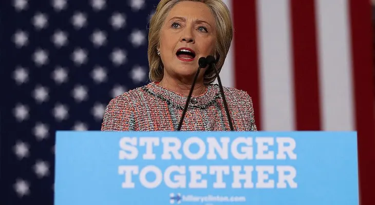 Clinton, a la caza de los milénicos desencantados