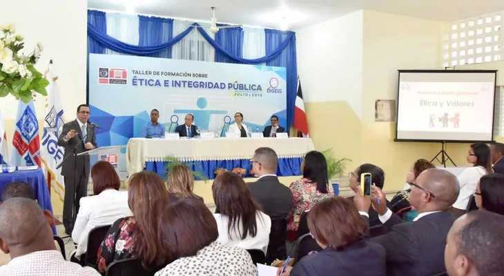 Andrés Navarro: La gestión pública debe ser moral y ética para mejorar la vida de los dominicanos