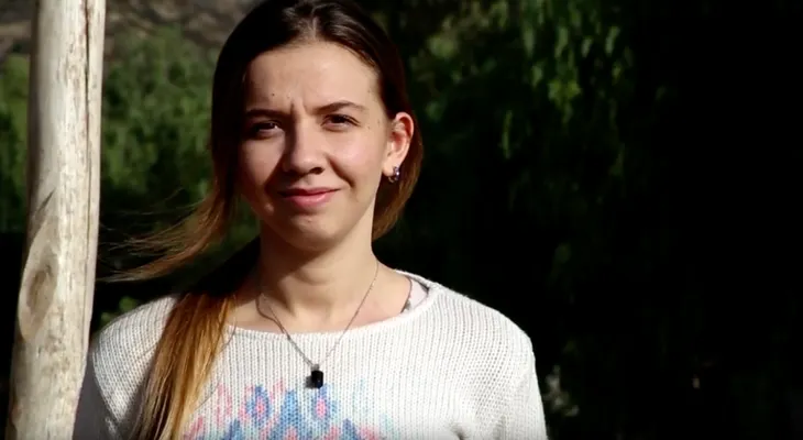 Una joven argentina inventó la Ducha de sol, el calentador de agua hecho con materiales reciclables que funciona con energía solar