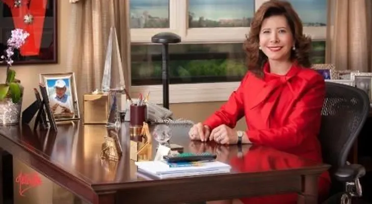 Presidenta de Sur Futuro recibe Premio Mujer Internacional CEFIM en Miami