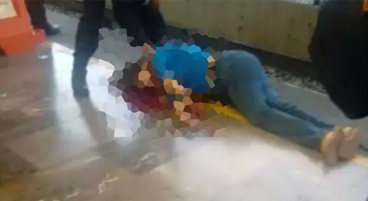 Metro golpea a mujer al asomarse en General Anaya