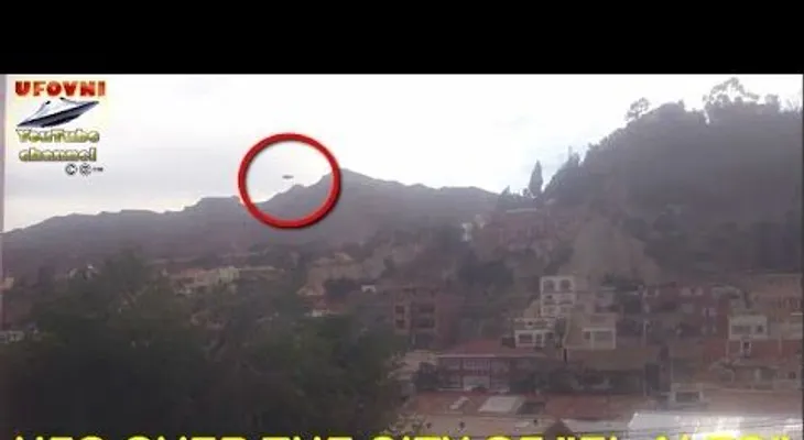 Cazan un ovni sobrevolando montañas en Bolivia