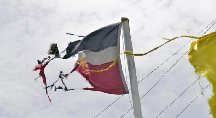 Irrespeto y vergüenza a lienzo tricolor