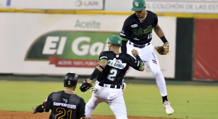 Águilas retoman el vuelo luego de perder cinco en líneas; vencen EO y empatan en el tercero con Leones