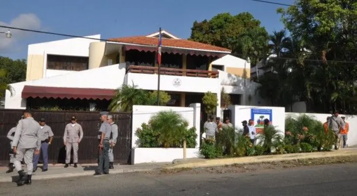 Gobierno cierra consulados en Haití