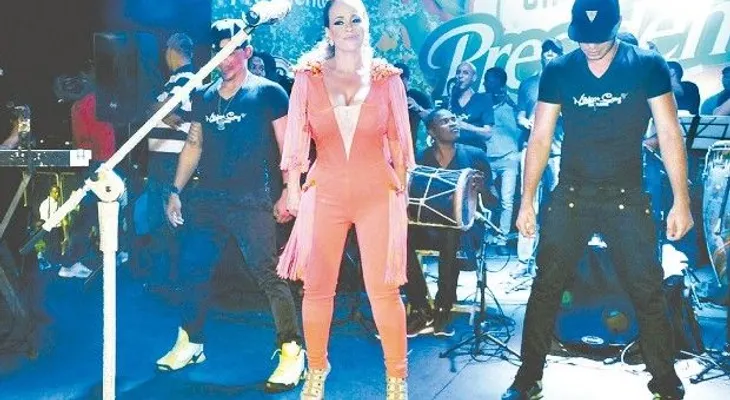 Miriam Cruz y Los Pepes alegran carnaval Santo Domingo Este