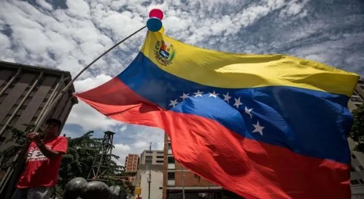 Un populista de derecha avanza en una Venezuela enojada con los políticos.