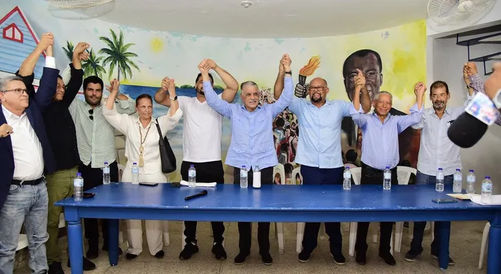 PRD juramenta a Juan Tapia y su equipo político, procedentes del PRM