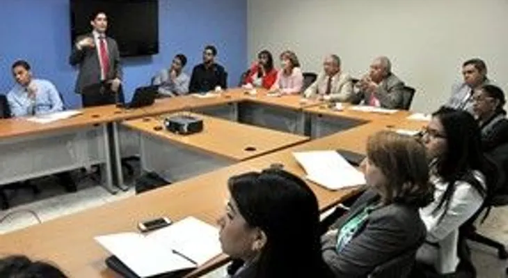 Industria y Comercio realiza Primer Panel de Economía de 2015
