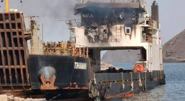 Rebeldes hutíes atacan buque saudita en el mar Rojo en medio de escalada regional