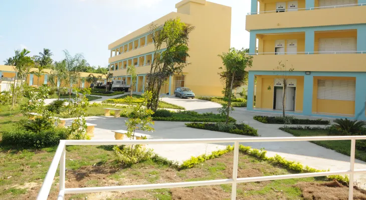 Medina entrega escuela de Básica en Villa Mella