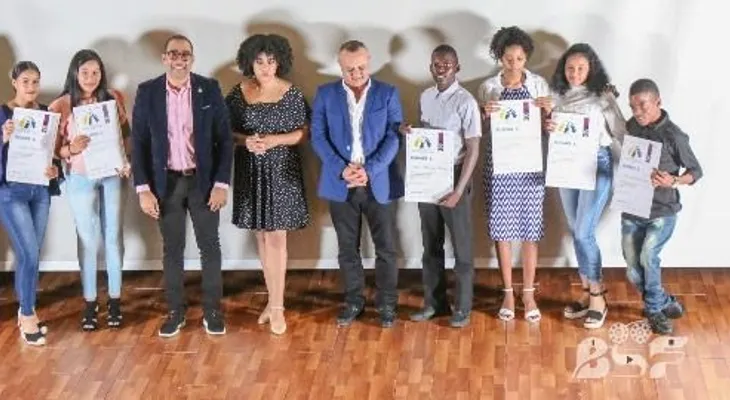 Decenas de jóvenes reciben en Higüey Premios al Mérito Altagraciano