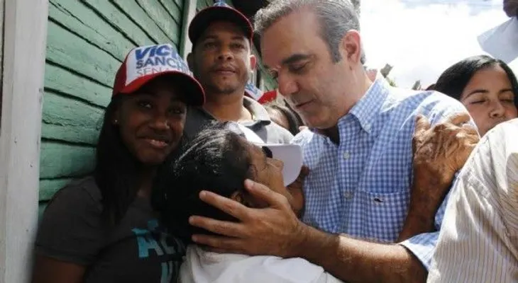 Abinader lleva mensaje de cambio durante contacto "Cara a cara"