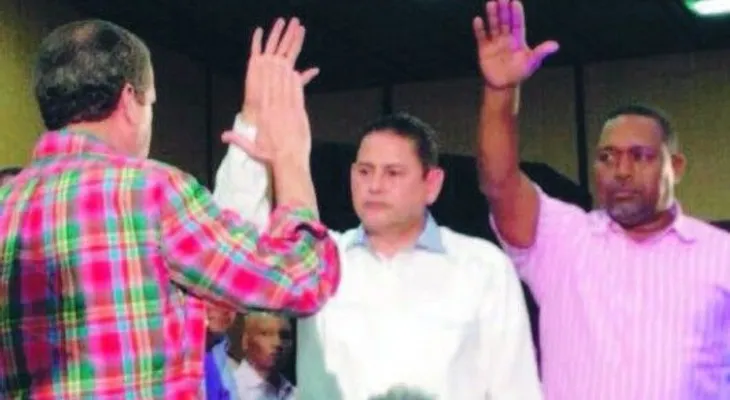 Reinaldo recibe respaldo ex senador y otros perredeistas en Dajabón