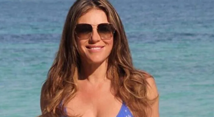 El increíble cuerpo de Elizabeth Hurley a los 51 años en un bikini infernal
